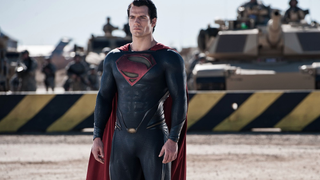Henry Cavill ya habría firmado con Warner Bros para regresar como Superman
